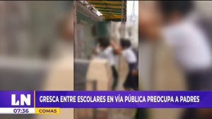 Comas: estudiantes se agarran a golpes en plena vía pública