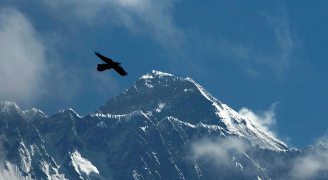 Mueren 5 turistas mexicanos y un piloto al estrellarse helicóptero cerca al Everest 