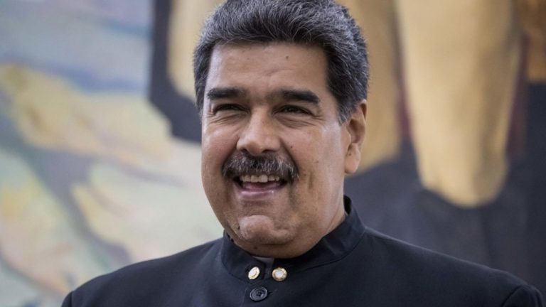 Venezuela: Maduro llamó a militares a estar alertas ante un «plan violento de grupos fascistas»