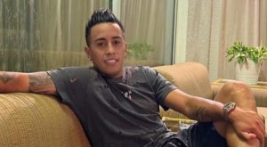 Cueva llegó a entrenamientos, pero no participó: directivos estarían apresurando su salida 