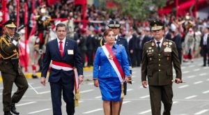 Dina Boluarte se retiró a pie tras Desfile Militar 2023 | VIDEO