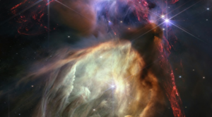 La NASA publicó una foto del nacimiento de 50 estrellas por el primer año del telescopio Webb