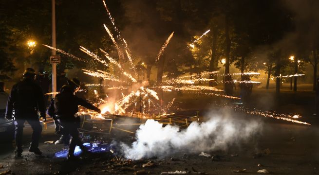 Francia prohíbe uso de pirotécnicos para evitar nuevos disturbios