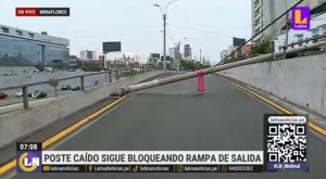Miraflores: poste caído bloquea paso vehicular por tres días seguidos