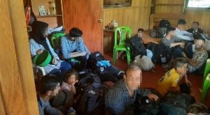 Rescatan a 23 extranjeros víctimas de traficantes de migrantes en Madre de Dios