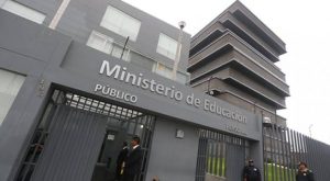 Minedu revisará títulos de profesores en todo el país tras denuncia de Punto Final