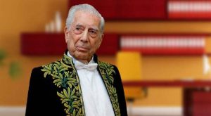 Mario Vargas Llosa se recupera del COVID-19 y recibe el alta médica