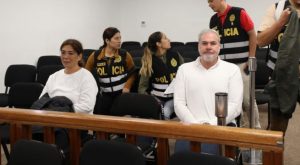 Sada Goray y Mauricio Fernandini pasan control de identidad en la Corte Superior Nacional