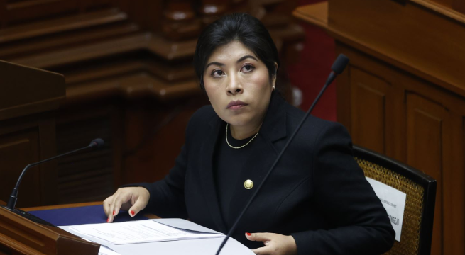Betssy Chávez denuncia «trato hostil» del personal del INPE