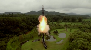 Corea del Norte aumenta la tensión global con la prueba de un misil balístico de combustible sólido