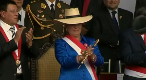 Dina Boluarte lució sombrero durante Gran Parada y Desfile Militar | VIDEO