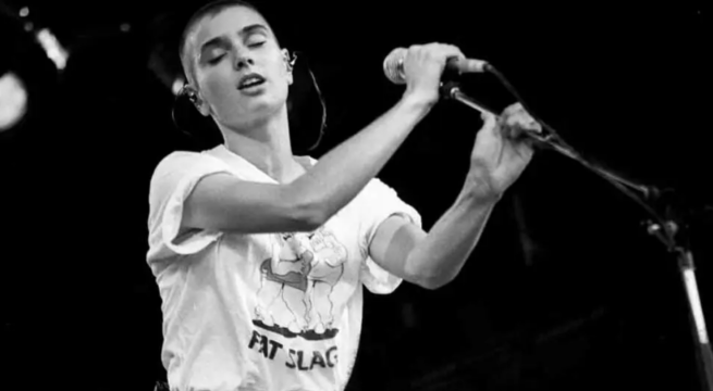 Sinéad O’Connor: El polémico acto que marcó su carrera en la música