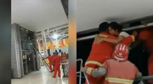 ¡Insólito! Diez niños y dos adultos quedaron atrapados dentro de un ascensor