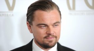 Persona es condenada a prisión por enviar orina y heces a Leonardo DiCaprio