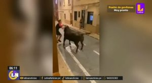 Joven queda grave tras ser embestido por toro en España