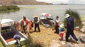 Lancheros en Puno enfrentan crisis: Ausencia de turistas tras manifestaciones