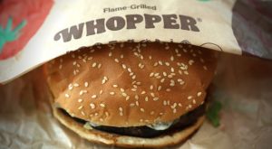 Burger King, demandada por hacer sus hamburguesas más grandes en la publicidad