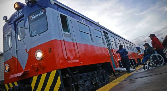 MTC y embajada británica firman acuerdo para impulsar sistema de trenes en Perú
