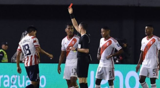 Luis Advíncula fue expulsado y selección peruana se queda con 10