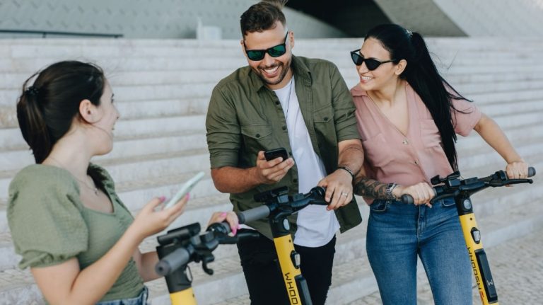 Scooters eléctricos, una alternativa de transporte para ahorrar 7 horas al mes en el tráfico