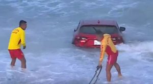 Costa Verde: hombre sumerge su auto en el mar tras quedarse dormido