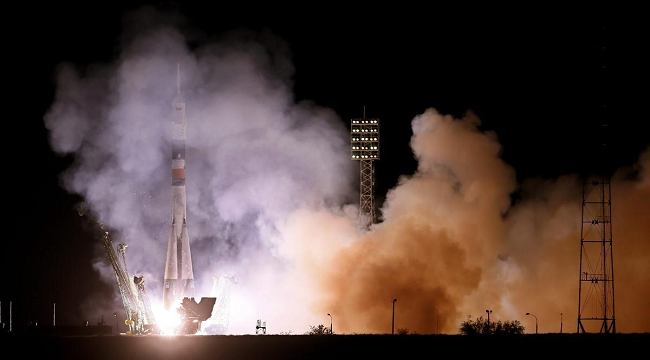 La nave espacial Soyuz MS-24 se acopla a la EEI