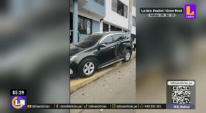 Policía impacta su vehículo contra una vivienda