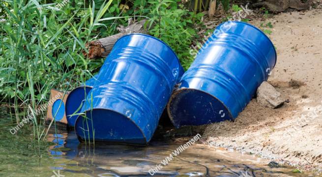 Los precios de los bidones de agua oscilan entre los 80 y 100 soles.