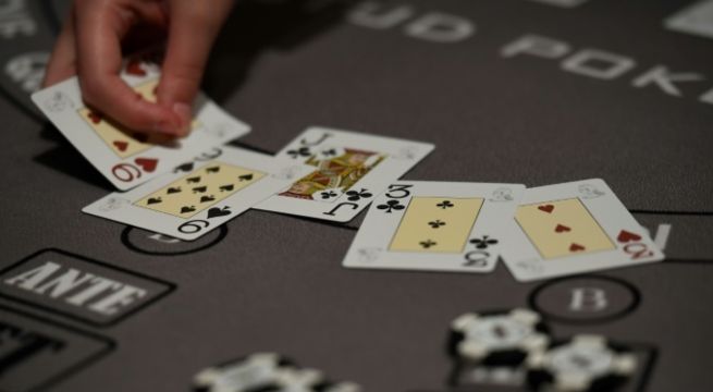 Sujeto fingió tener cáncer: recolectó dinero y participó en torneo de póker
