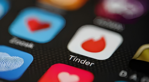 Tinder lanza nueva opción para que amigos y familiares te consigan una pareja