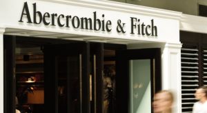 Abercrombie & Fitch: acusan al exdirector ejecutivo de explotar a hombres