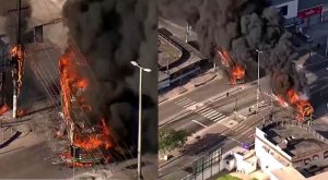 Brasil: delincuentes incendian 35 autobuses tras muerte de cabecilla criminal en operativo