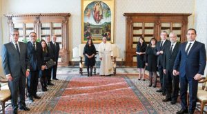 Papa Francisco recibe a Dina Boluarte en el Vaticano