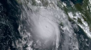 Cómo el cambio climático intensificó el paso del huracán Otis en México