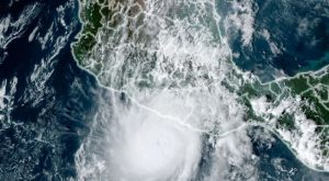 México: AMLO alerta a la población ante inminente llegada del huracán Otis