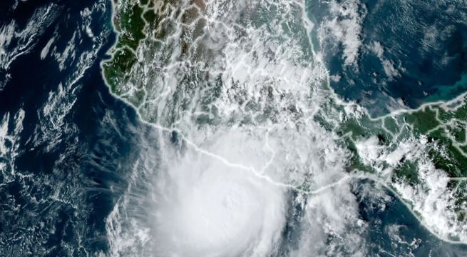 México: AMLO alerta a la población ante inminente llegada del huracán Otis