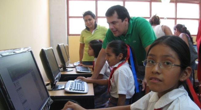 WOW lleva internet gratuito a 51 colegios en todo el país