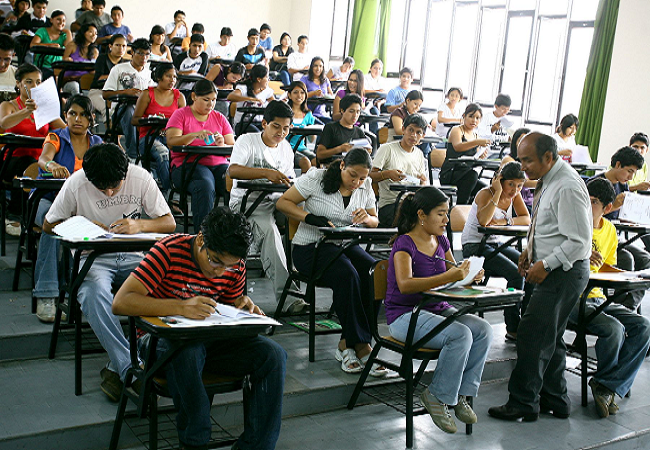 MTPE: Más de la mitad de jóvenes estudió una carrera sin demanda