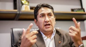 Perú Libre continuaría depositando sueldo a prófugo Cerrón por vacío legal