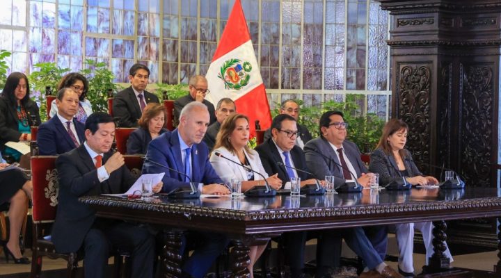 Dina Boluarte brindó una conferencia de prensa tras juramentación de nuevo ministro del Interior.