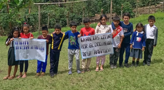 Niños de Cajamarca ven el documental de la Antártida y agradecen a Latina