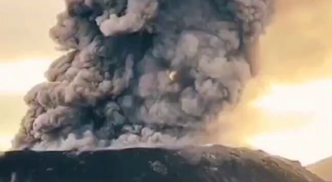 Así fue la explosión de un volcán en Indonesia | VIDEO