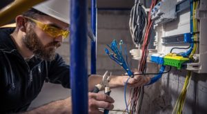 Evita incendios y daños eléctricos en tu hogar: Buenas prácticas para una instalación eléctrica segura