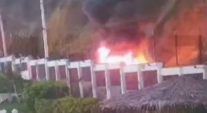 Costa Verde: alertan incendio de un vehículo en playa de Miraflores