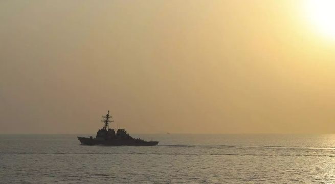 Según el Pentágono: buque de guerra de EE.UU. y varios barcos sufren ataque en el Mar Rojo
