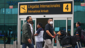 Aeropuerto Jorge Chávez: reportan falta de agua y baños en mal estado debido a rotura de tubería
