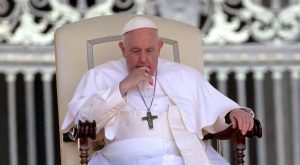 Papa Francisco denuncia asesinato de una madre y su hija en parroquia