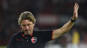 Gabriel Heinze es alternativa para suplir en el cargo a Jorge Fossati.