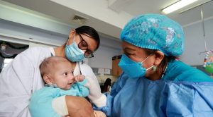 EsSalud: Bebés pasan su primera navidad rodeados de amor en el hospital Almenara