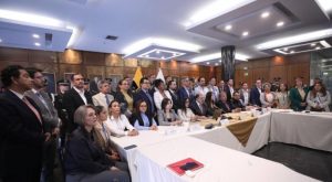 Asamblea de Ecuador ofrece amnistía a policías y militares que usen «la fuerza» contra delincuentes